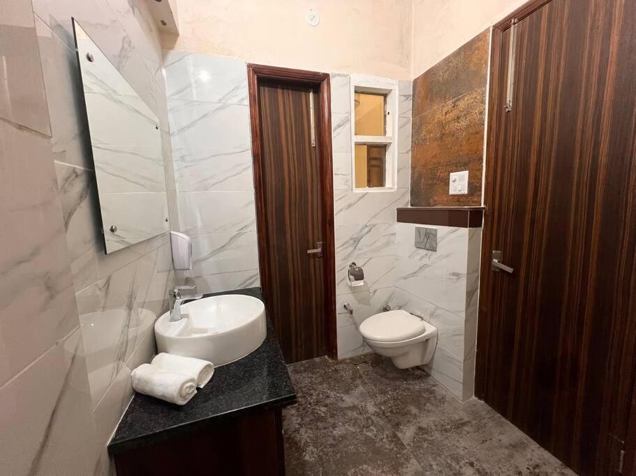 5Bhk Home Away From Home At Ranjit Avenue Amritsar Extérieur photo