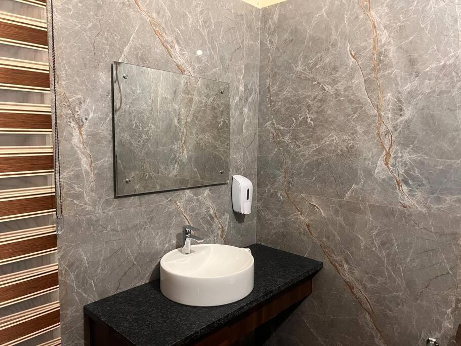 5Bhk Home Away From Home At Ranjit Avenue Amritsar Extérieur photo